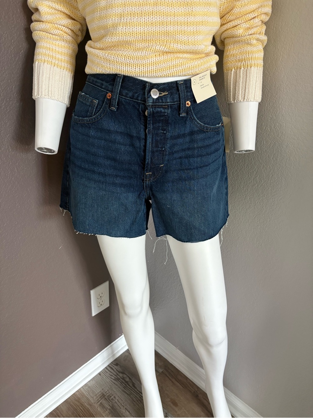 Universal Thread 90s Baggy Denim Shorts – Size 4